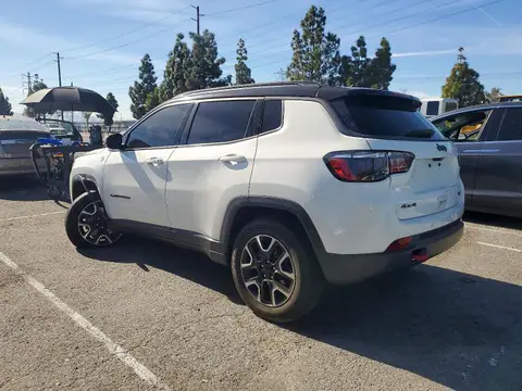 3C4NJDDBXMT600720 — 2021 Jeep Compass, фото 2 с аукциона Copart 29.10.2026, повреждения снизу