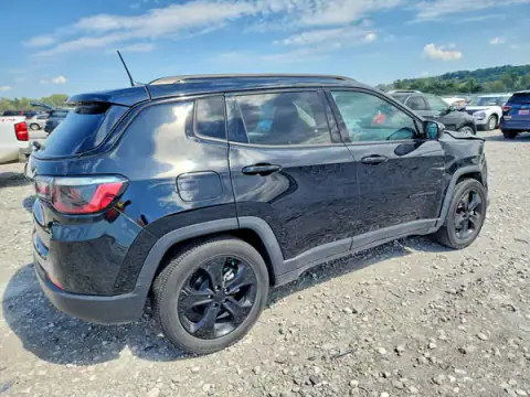 3C4NJCBB0MT573735 — 2021 Jeep Compass, zdjęcie 3 z Copart 23.09.2026, Uszkodzenia podwozia