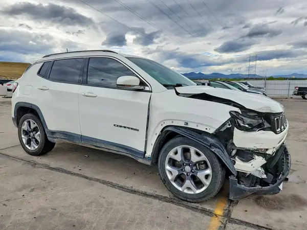 3C4NJDCB1MT567852 — 2021 Jeep Compass, photo 4 from Copart, Front end
