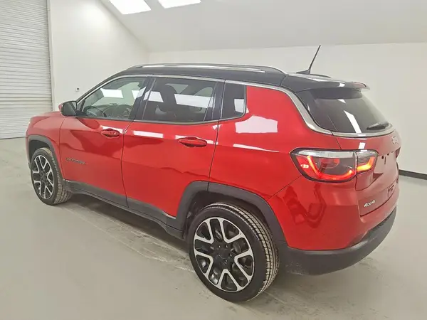 3C4NJDCB3MT593241 — 2021 Jeep Compass, фото 2 с аукциона Copart 28.09.2026, Механические повреждения