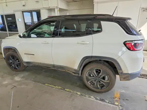3C4NJDBB6MT594921 — 2021 Jeep Compass, foto 2 de Copart, Parte delantera