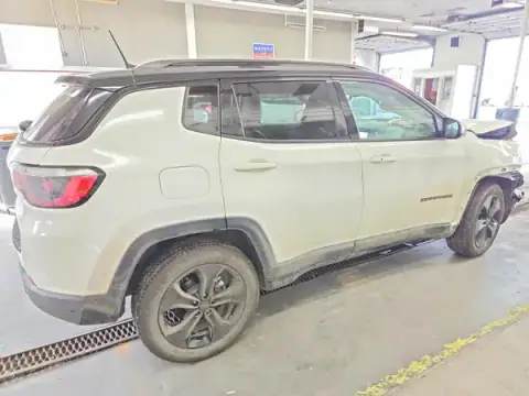 3C4NJDBB6MT594921 — 2021 Jeep Compass, foto 3 de Copart, Parte delantera