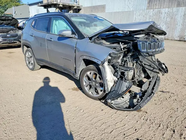 3C4NJDCB6MT525502 — 2021 Jeep Compass, photo 4 from Copart, Front end
