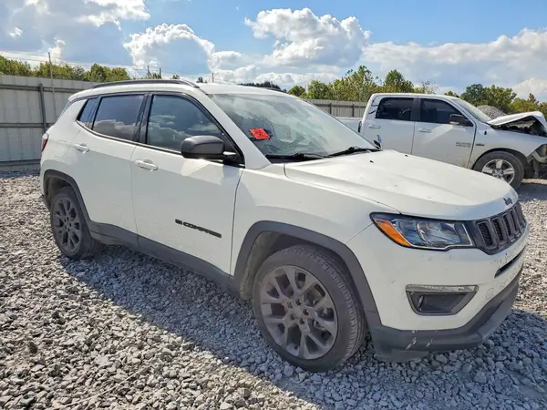 3C4NJCEB1MT602302 — 2021 Jeep Compass, фото 4 с аукциона Copart, Подтопление