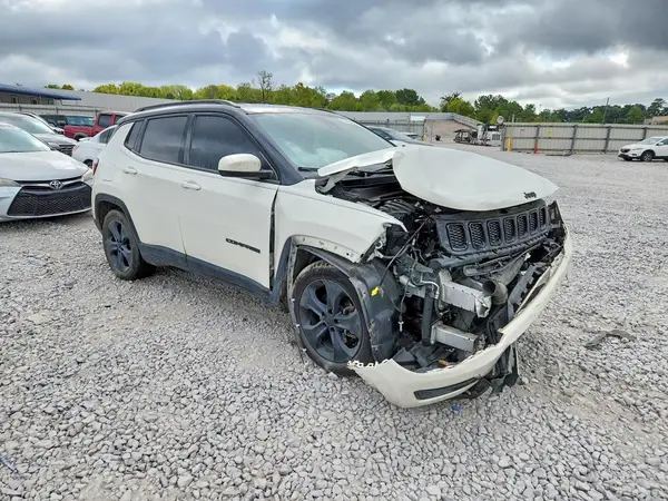 3C4NJCBBXMT526907 — 2021 Jeep Compass, photo 4 from Copart 13.10.2026, Front end