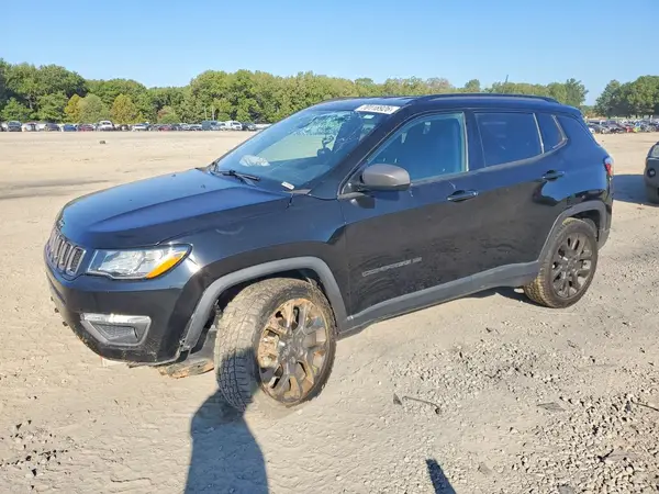 3C4NJDEB0MT596515 Jeep Compass 2021 — uszkodzenie Przód, zdjęcie przed naprawą