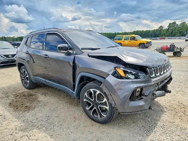 3C4NJDCB5NT111306 — 2022 Jeep Compass, photo 4 from Copart 19.10.2026, Front end