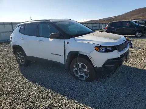 3C4NJDDB3NT130421 — 2022 Jeep Compass, photo 4 from Copart, Front end