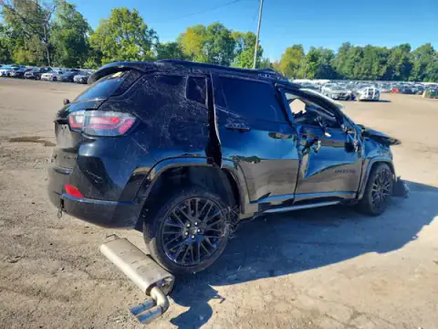 3C4NJDCB9NT184307 — 2022 Jeep Compass, zdjęcie 3 z Copart, Dachowanie