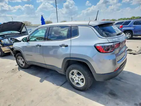 3C4NJDAB9NT214053 — 2022 Jeep Compass, photo 2 from Copart, Front end