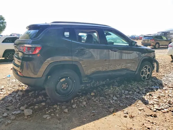 3C4NJDDBXNT144719 — 2022 Jeep Compass, photo 3 from Copart 02.10.2026, Front end