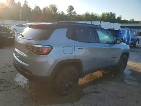 3C4NJDBN2PT530762 — 2023 Jeep Compass, zdjęcie 3 z Copart 01.10.2026, Przód