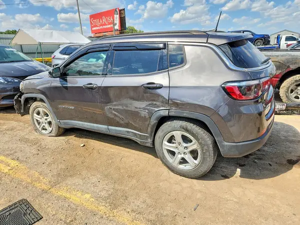 3C4NJDBN5PT563707 — 2023 Jeep Compass, фото 2 с аукциона Copart, Передняя часть