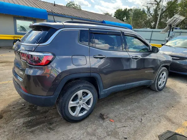 3C4NJDBN5PT563707 — 2023 Jeep Compass, фото 3 с аукциона Copart, Передняя часть