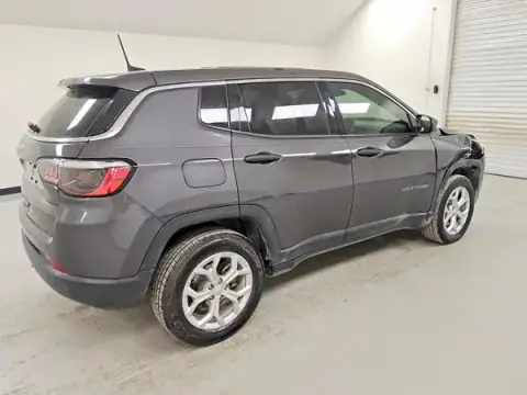 3C4NJDAN7RT136081 — 2024 Jeep Compass, photo 3 from Copart 01.10.2026, Front end