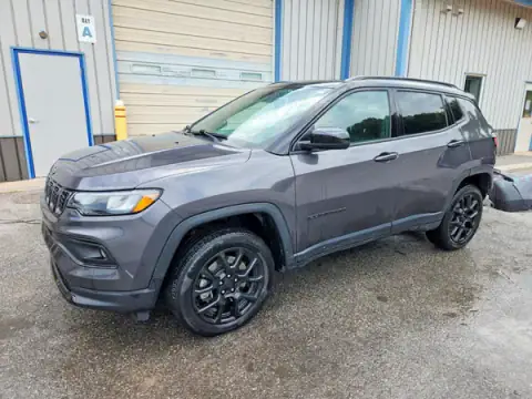 3C4NJDBN4RT157615 — 2024 Jeep Compass, Parte trasera (Rear End), fotos antes de reparar