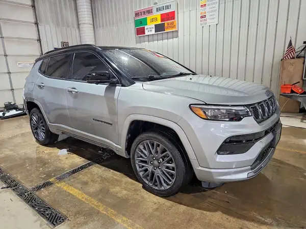 3C4NJDCN2RT587920 — 2024 Jeep Compass, фото 4 с аукциона Copart, Задняя часть