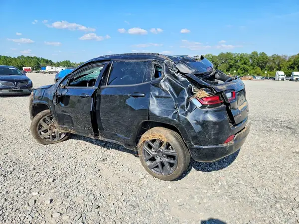 3C4NJDCN0RT101489 — 2024 Jeep Compass, фото 2 с аукциона Copart, Опрокидывание