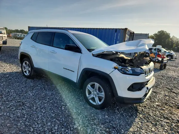 3C4NJDBN7RT592936 — 2024 Jeep Compass, фото 4 с аукциона Copart, Передняя часть
