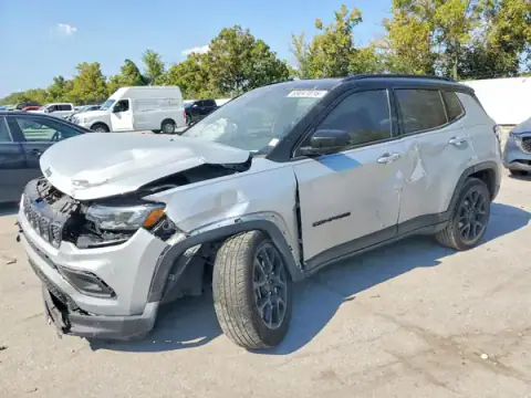 3C4NJDBN9RT142561 — 2024 Jeep Compass, Przód (Front End), zdjęć przed naprawą