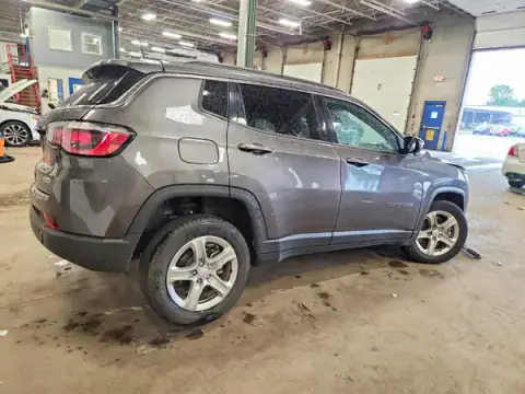3C4NJDBN4RT607733 — 2024 Jeep Compass, zdjęcie 3 z Copart, Przód