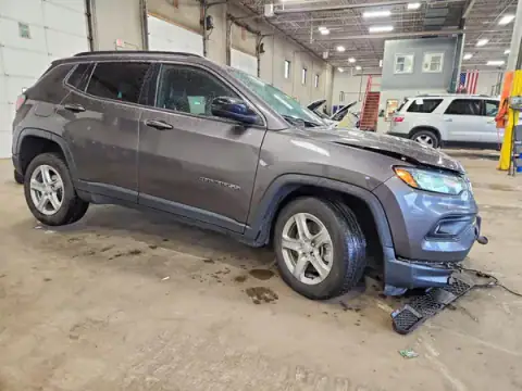 3C4NJDBN4RT607733 — 2024 Jeep Compass, zdjęcie 4 z Copart, Przód
