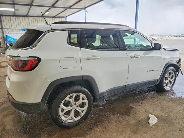 3C4NJDBN9RT118129 — 2024 Jeep Compass, фото 3 с аукциона Copart 05.10.2026, Передняя часть