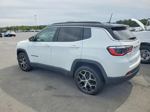 3C4NJDCN9RT126763 — 2024 Jeep Compass, фото 2 с аукциона Copart, Подтопление