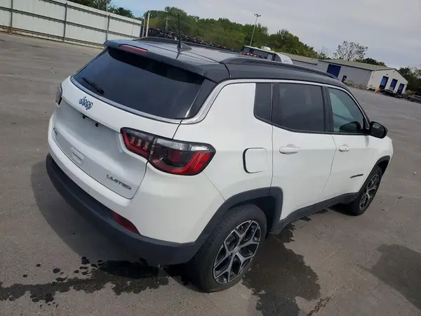 3C4NJDCN9RT126763 — 2024 Jeep Compass, фото 3 с аукциона Copart, Подтопление