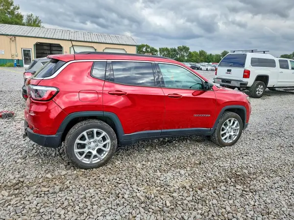 3C4NJDFN9RT175585 — 2024 Jeep Compass, фото 3 с аукциона Copart, Передняя часть