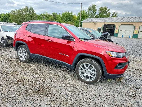 3C4NJDFN9RT175585 — 2024 Jeep Compass, фото 4 с аукциона Copart, Передняя часть