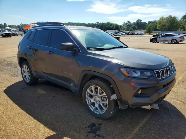 3C4NJDFN2RT152858 — 2024 Jeep Compass, фото 4 с аукциона Copart, Передняя часть