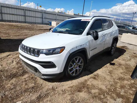 3C4NJDFN8RT176582 — 2024 Jeep Compass, წინა ნაწილი, ფოტოები შეკეთებამდე