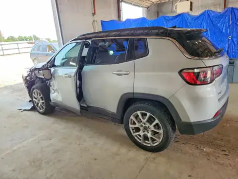 3C4NJDCN2ST508039 — 2025 Jeep Compass, zdjęcie 2 z Copart 28.09.2026, Bok