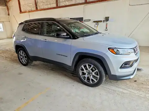 3C4NJDCN2ST508039 — 2025 Jeep Compass, zdjęcie 4 z Copart 28.09.2026, Bok
