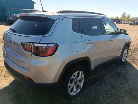 3C4NJDBN4ST571998 — 2025 Jeep Compass, фото 3 с аукциона Copart 29.09.2026, Передняя часть