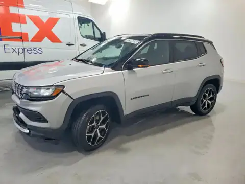 3C4NJDCN3ST581419 — 2025 Jeep Compass, Передня частина (Front End), фото до ремонту