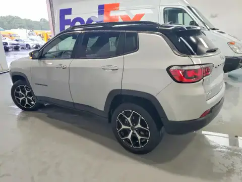 3C4NJDCN3ST581419 — 2025 Jeep Compass, фото 2 с аукциона Copart 29.09.2026, ПЕРЕДНЯЯ ЧАСТЬ