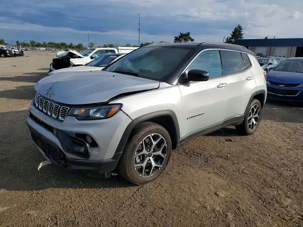 3C4NJDCN1ST567454 Jeep Compass 2025 — Front end damage, before-repair photo