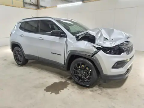3C4NJDBN3ST571183 — 2025 Jeep Compass, фото 4 с аукциона Copart 24.09.2026, ПЕРЕДНЯЯ ЧАСТЬ