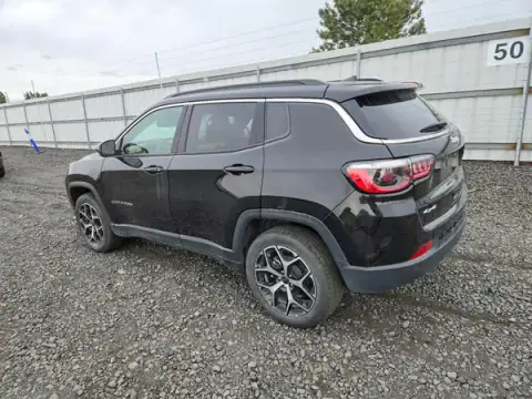 3C4NJDCN6ST578370 — 2025 Jeep Compass, photo 2 from Copart, Front end