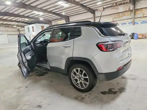 3C4NJDCN5ST504972 — 2025 Jeep Compass, zdjęcie 2 z Copart 07.10.2026, Bok