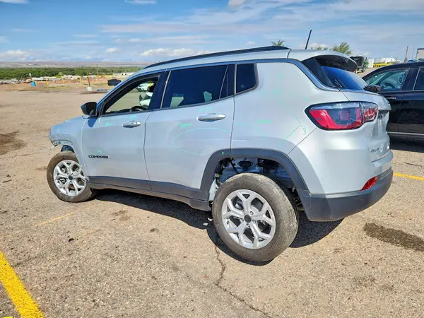 3C4NJDBNXST602042 — 2025 Jeep Compass, photo 2 from Copart 19.10.2026, Front end