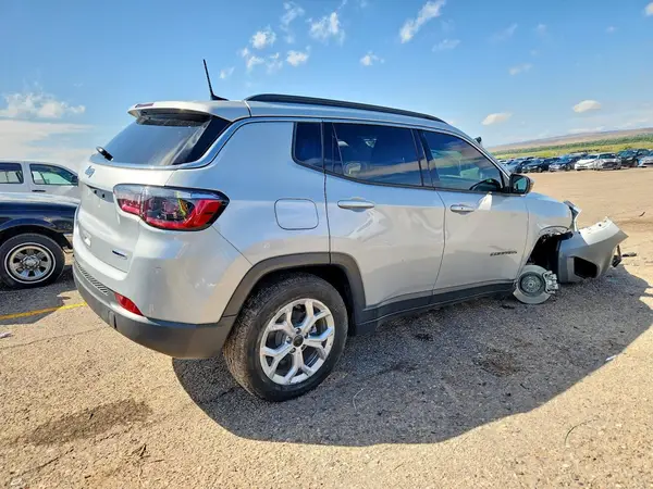 3C4NJDBNXST602042 — 2025 Jeep Compass, photo 3 from Copart 19.10.2026, Front end