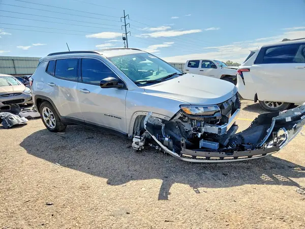 3C4NJDBNXST602042 — 2025 Jeep Compass, photo 4 from Copart 19.10.2026, Front end