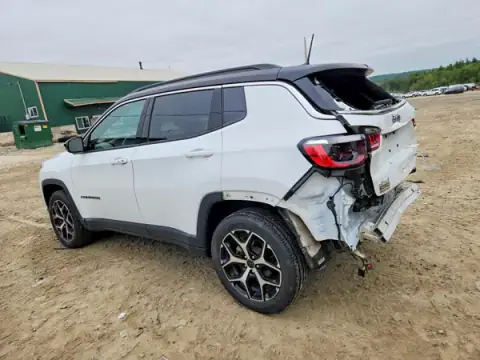 3C4NJDCN8ST506330 — 2025 Jeep Compass, foto 2 de Copart, Parte trasera