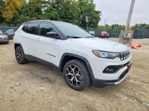 3C4NJDCN8ST506330 — 2025 Jeep Compass, foto 4 de Copart, Parte trasera