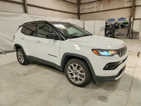 3C4NJDCN6ST508500 — 2025 Jeep Compass, фото 4 з Copart 21.09.2026, Задня частина