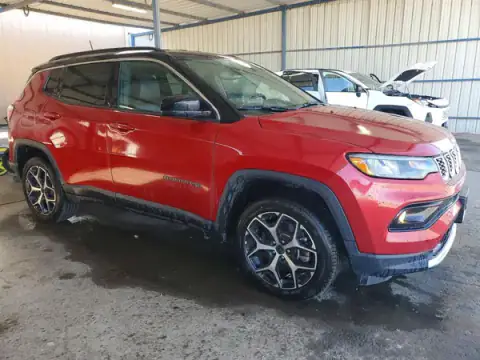 3C4NJDCN1ST514091 — 2025 Jeep Compass, zdjęcie 4 z Copart 23.09.2026, Grad