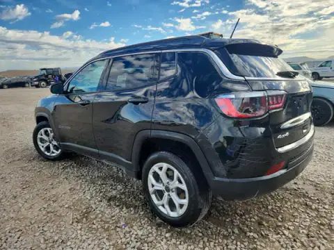 3C4NJDBNXST604194 — 2025 Jeep Compass, ფოტო 2, Copart 21.09.2026, ქვედა ნაწილის დაზიანება